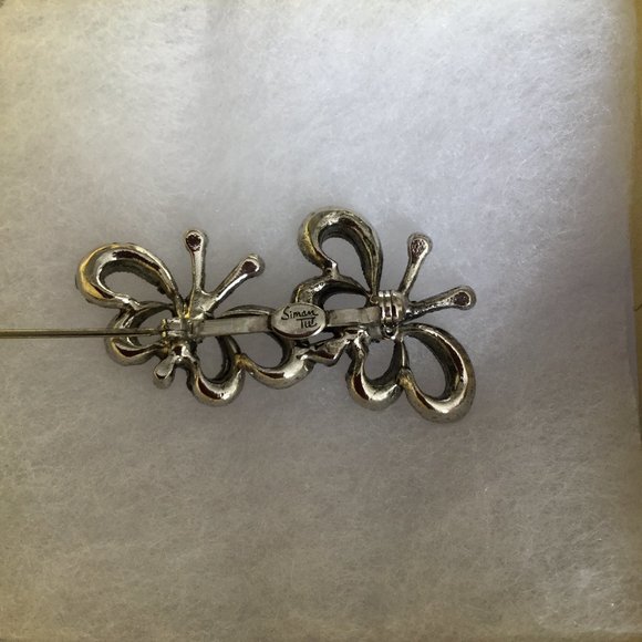 Siman Tu Rhinestone Pin - Picture 3 of 4